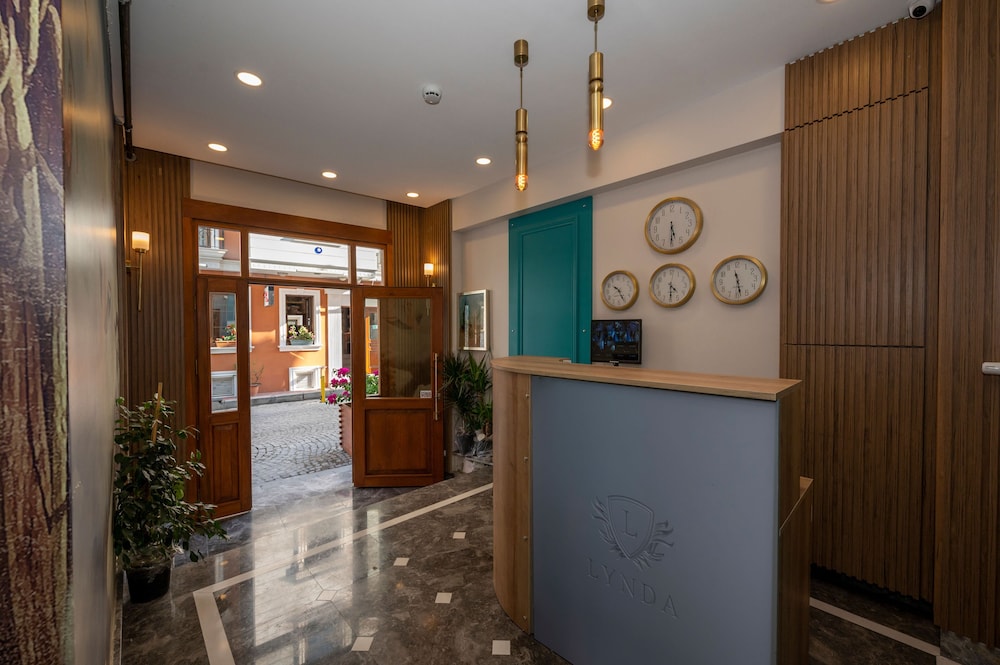 Lynda Hotel