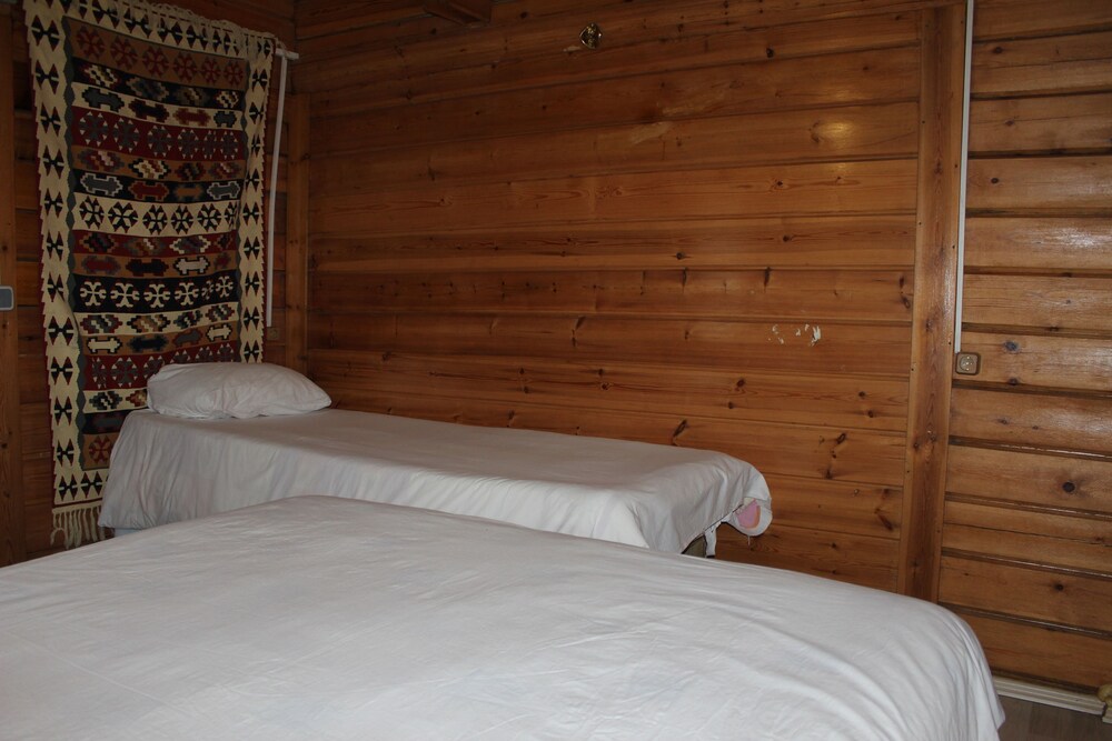 Abant Dere Otel(no Front Desk Contact To Property In Advance)