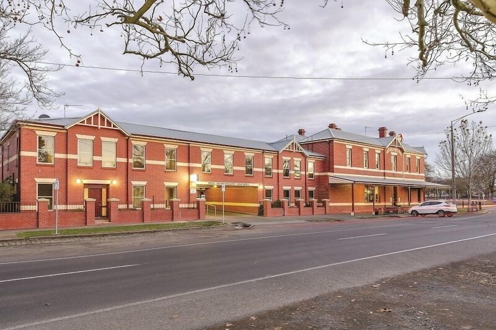 Lake Inn Ballarat (formerly Known As Best Western)