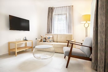 The Flag Suites (+12) Hotel