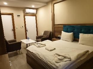 Destinia Pera Suites