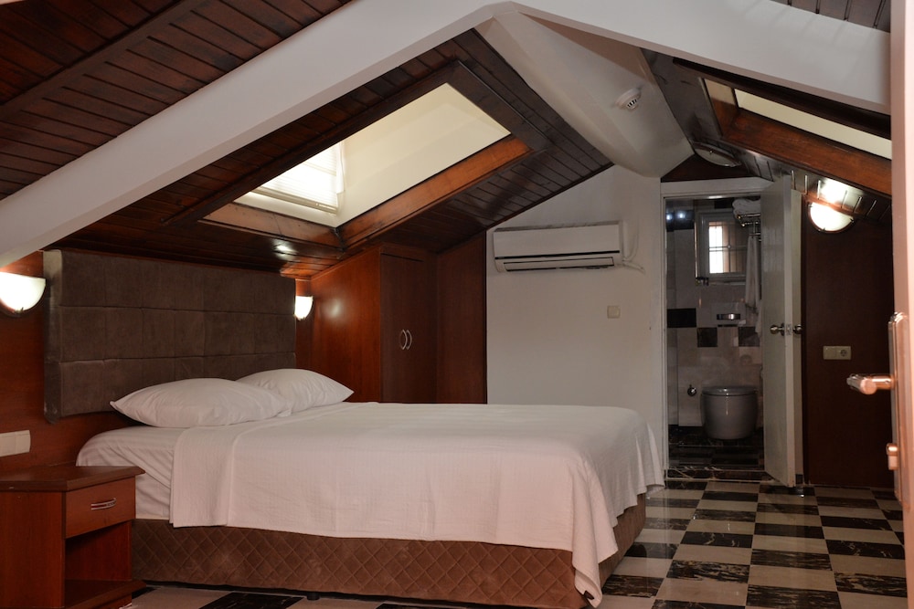Castle Old Town (also Known As Castle Boutique Hotel Antalya)
