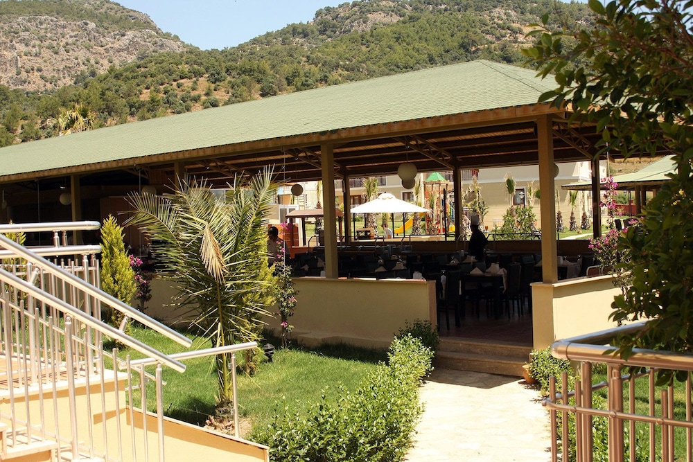 The One Club Hotel All Inclusive(97Km Away From Marmaris)