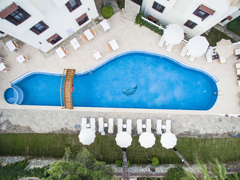 Mira Suites