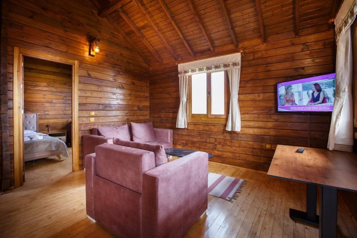 Flora Handuzu Resort And Wellness Bungalow Hotel
