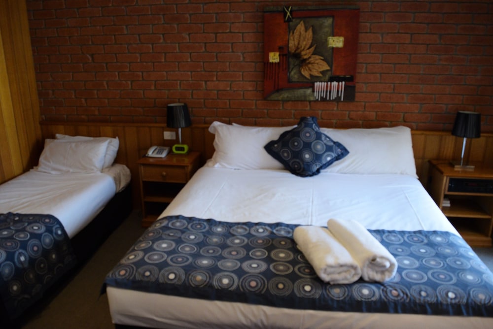 Bakery Hill Motel (also Known As Best Western Bakery Hill Motel)
