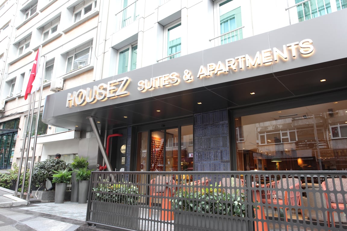 Housez Suites And Apartments