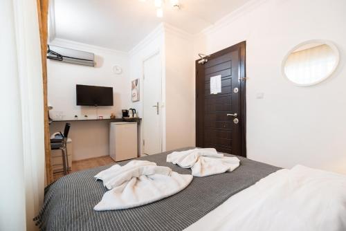 Three Floor Apartments (no Front Desk Need To Contact Property 7 Days In Advance)