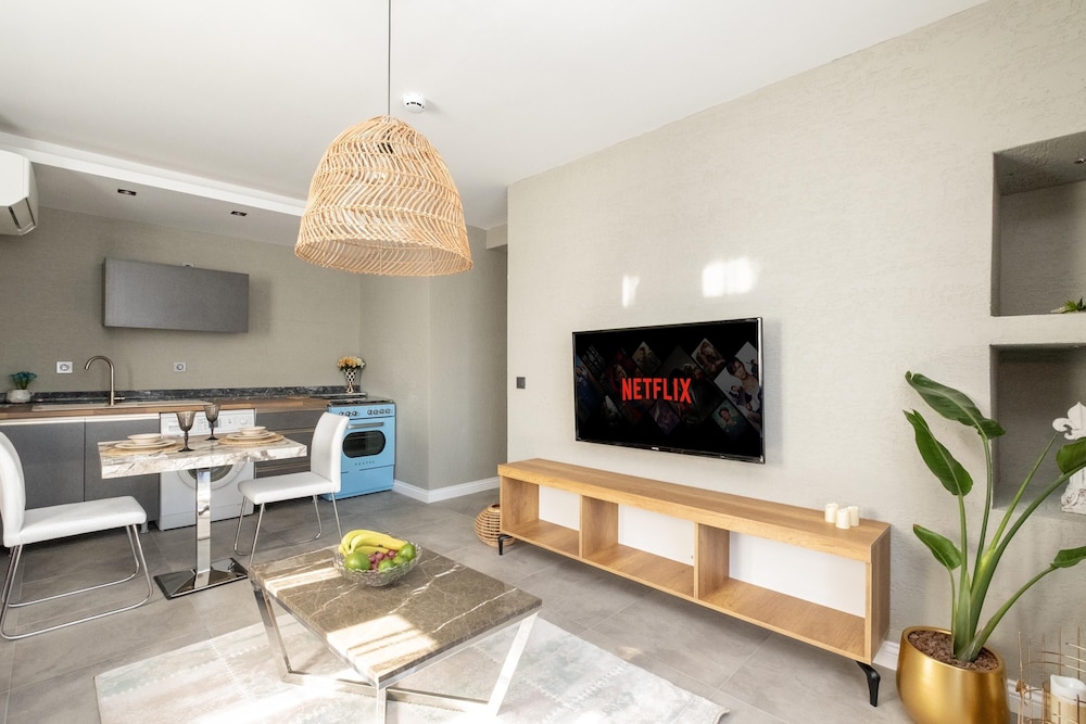 Wolf Suites (13Km Away From Antalya)