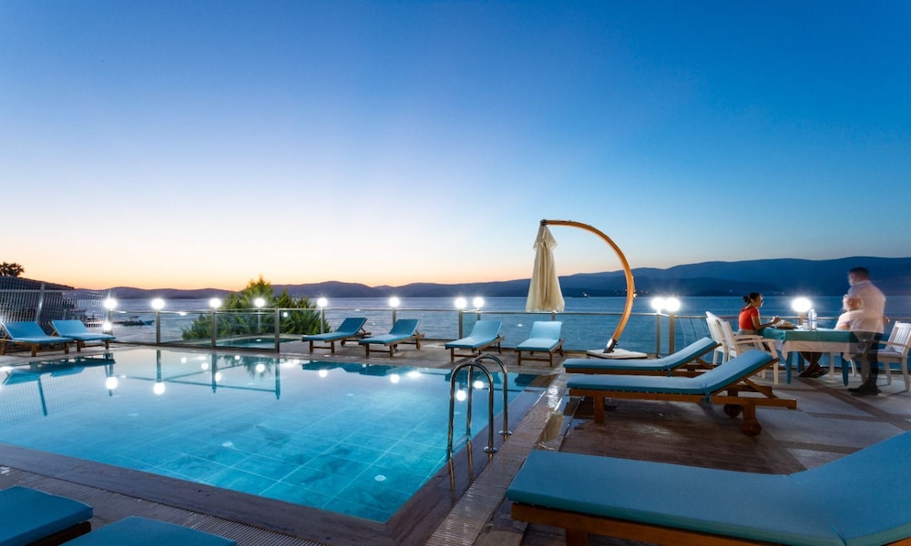 Gulluk Yali Boutique Otel (43 Km Away From Bodrum)