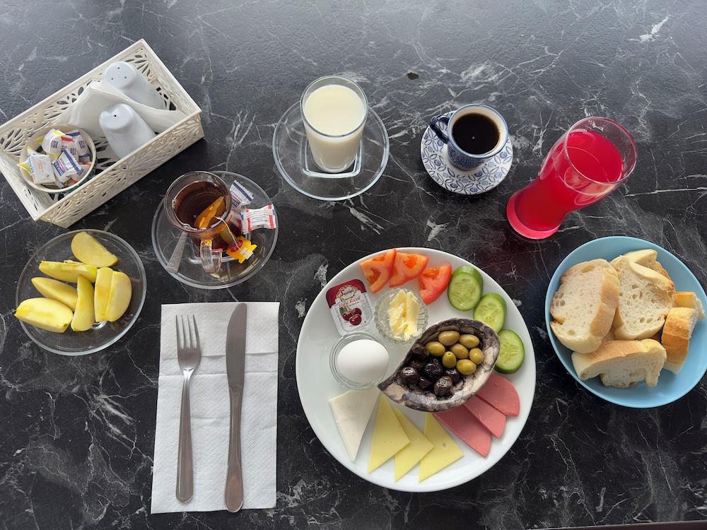 Mitra Downtown Hotel (The Reception Is Open 24 Hours)