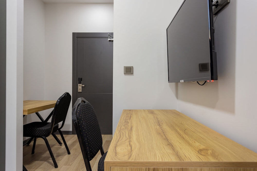 Atm Suite Hotel