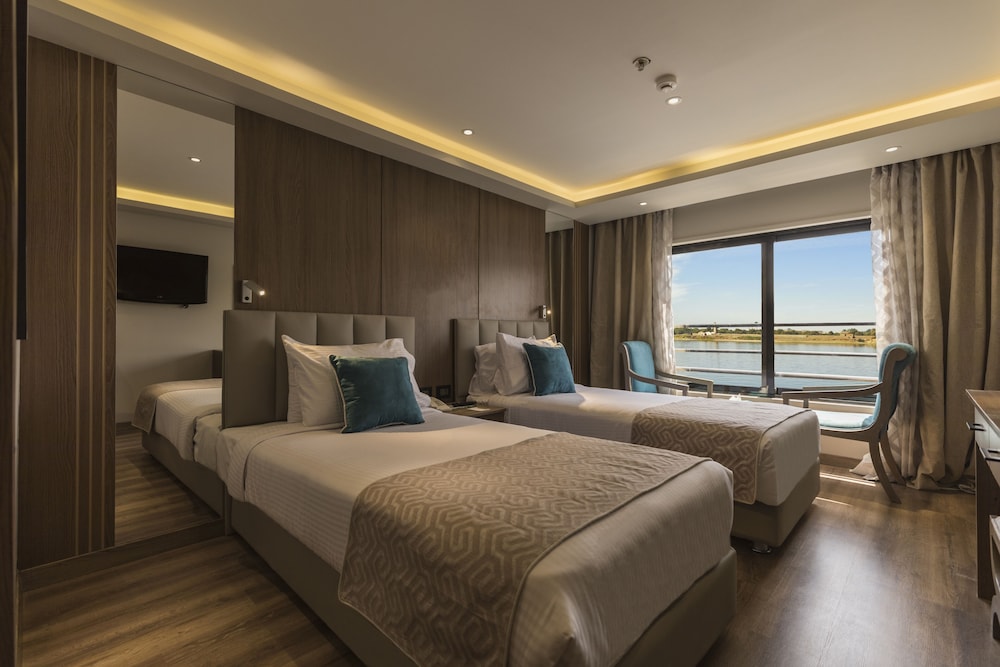 Sunrise Semiramis Ii Cruise (please Inform The Property In Advance)