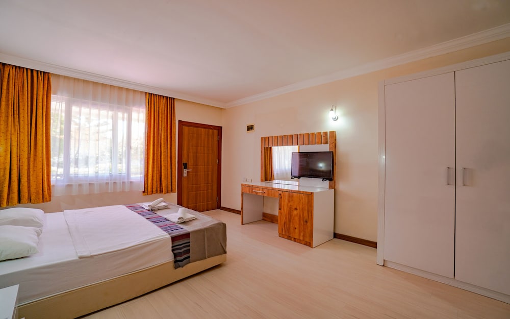 Clover Magic Park Beach Alanya(also Known As Senza Inova Beach Hotel)