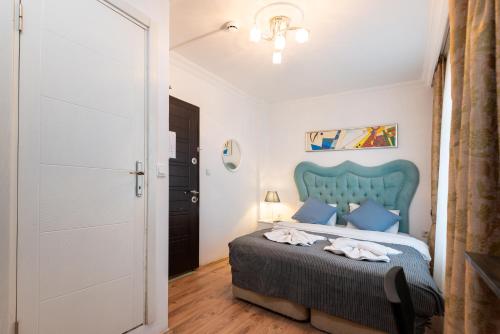 Three Floor Apartments (no Front Desk Need To Contact Property 7 Days In Advance)