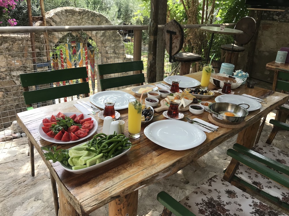 Eski Datca Pansiyon Cafe (7.9 Km Away From Datca) (No Front Desk To Make Arrangements For Check In Please Contact The Property I