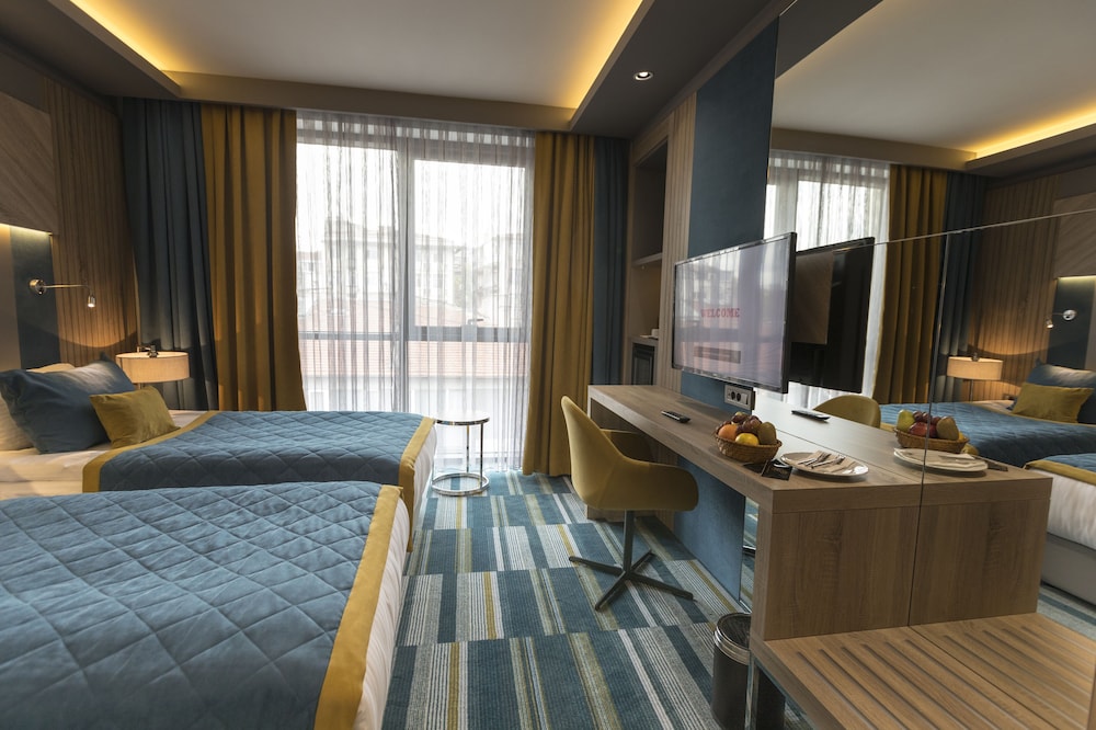 Izz Otel