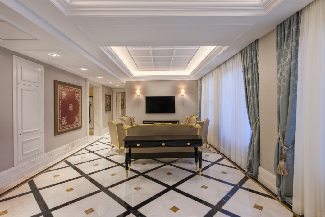 1890 Suites Hotel