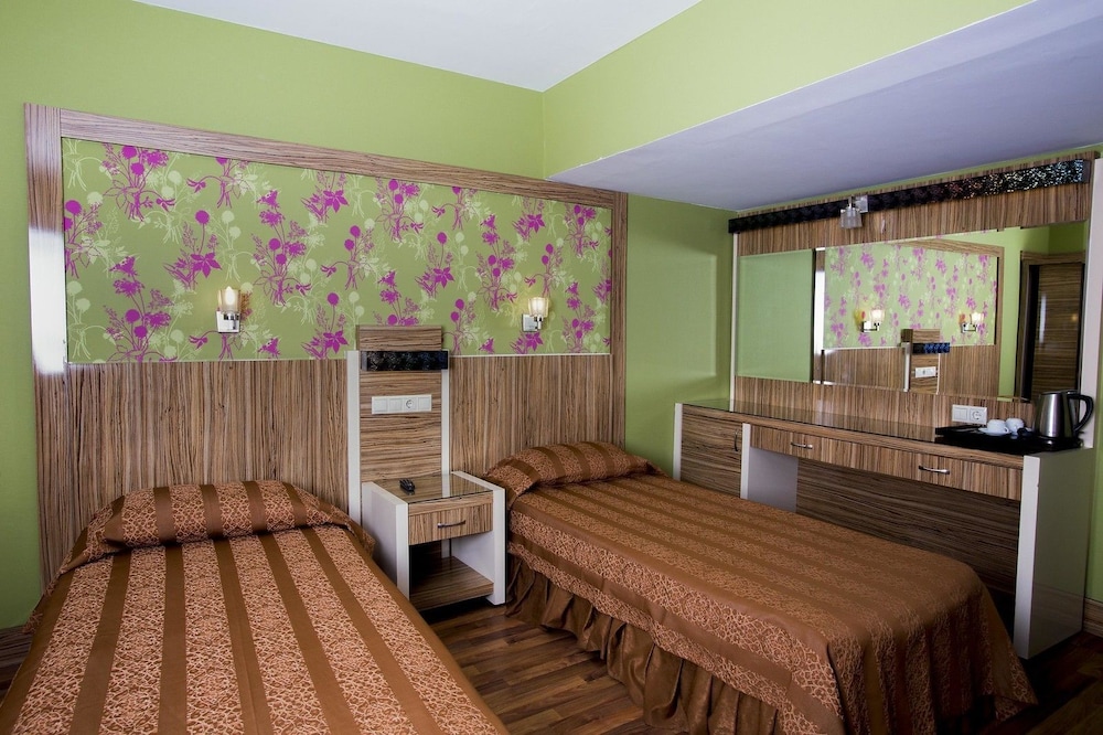 Fame Residence Beach (43 Km Away From Antalya)