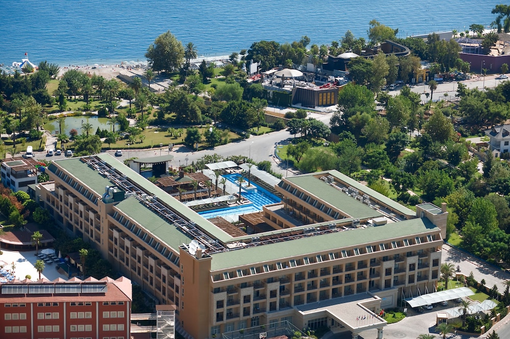 Crystal De Luxe Comfort Collection(also Known As Crystal De Luxe Resort Spa)(43km Away From Antalya)(does Not Accept Men Only Bo