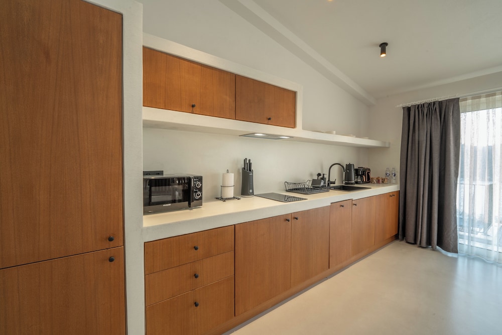 Gizz Suites (No Front Desk Contact The Property 5 Days In Advance)