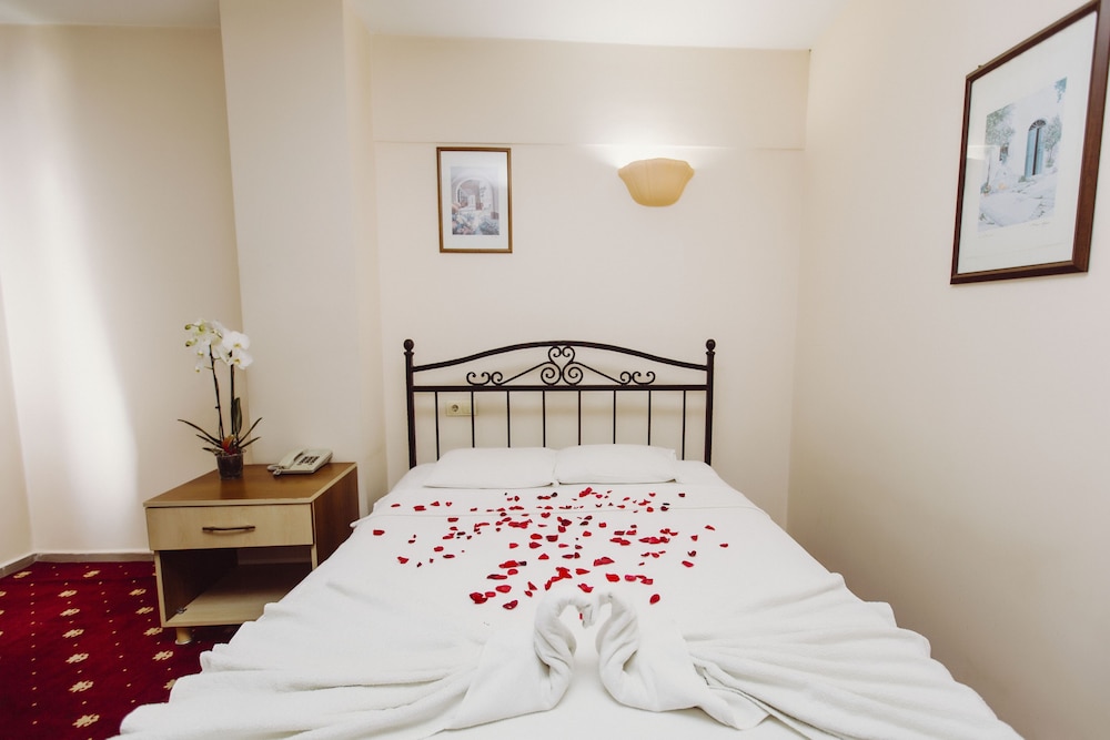 Ozalp Han Hotel(80 Km Away From Marmaris)