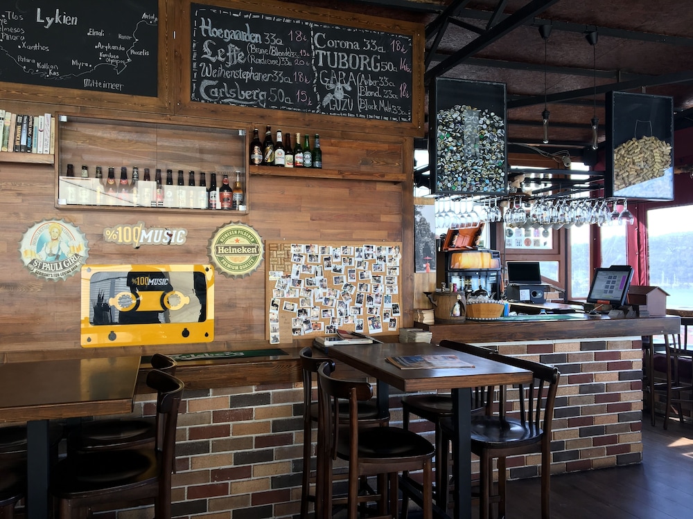 El Camino Hostel And Pub
