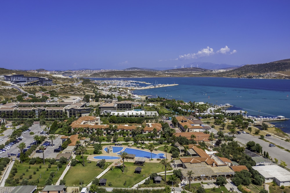 Alacati Beach Resort And Spa (16 Km Away From Cesme)