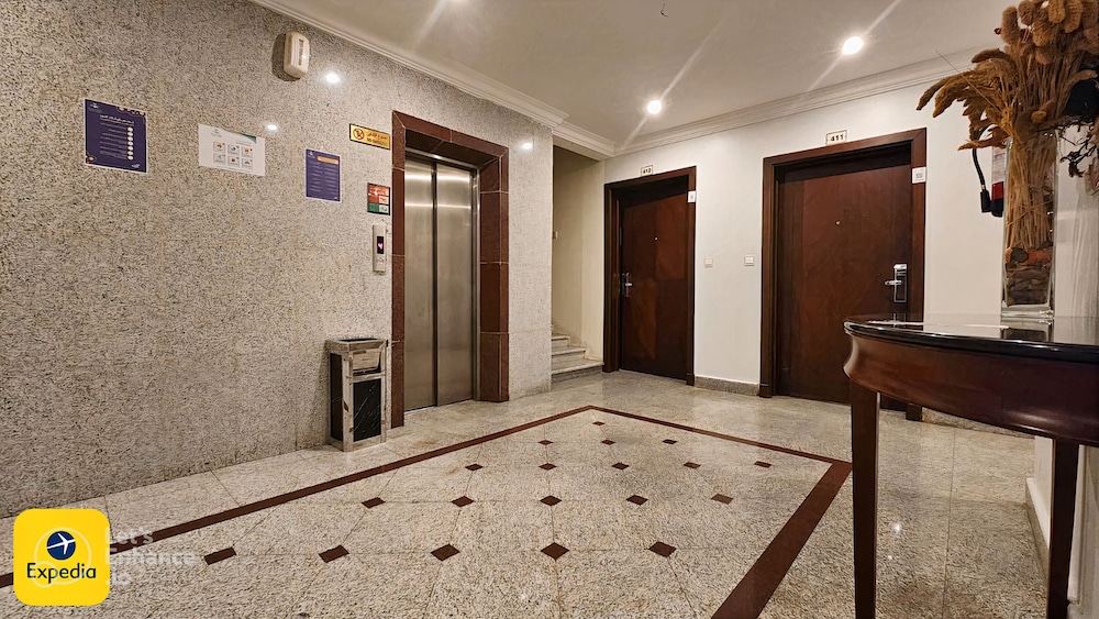 Lazurde Palace(also Known As Lazourd Palace Hotel Apartments/qasr Lazurd For Serviced Apartments/qasr Lazurd)