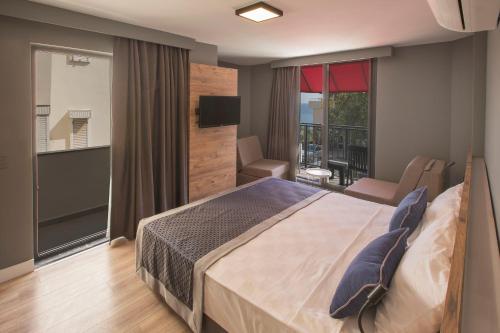 Pure Blanche Hotel