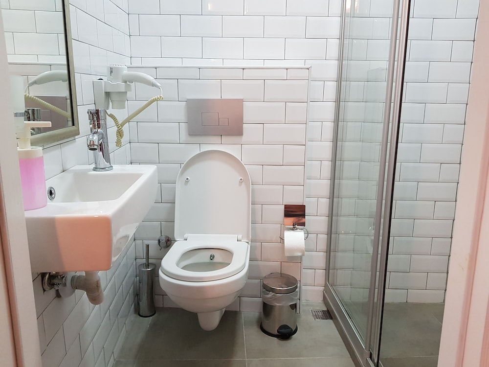Linden Houses Apartments (No Front Desk Need To Contact Property 7 Days In Advance) (6Km Away From Istanbul Center)