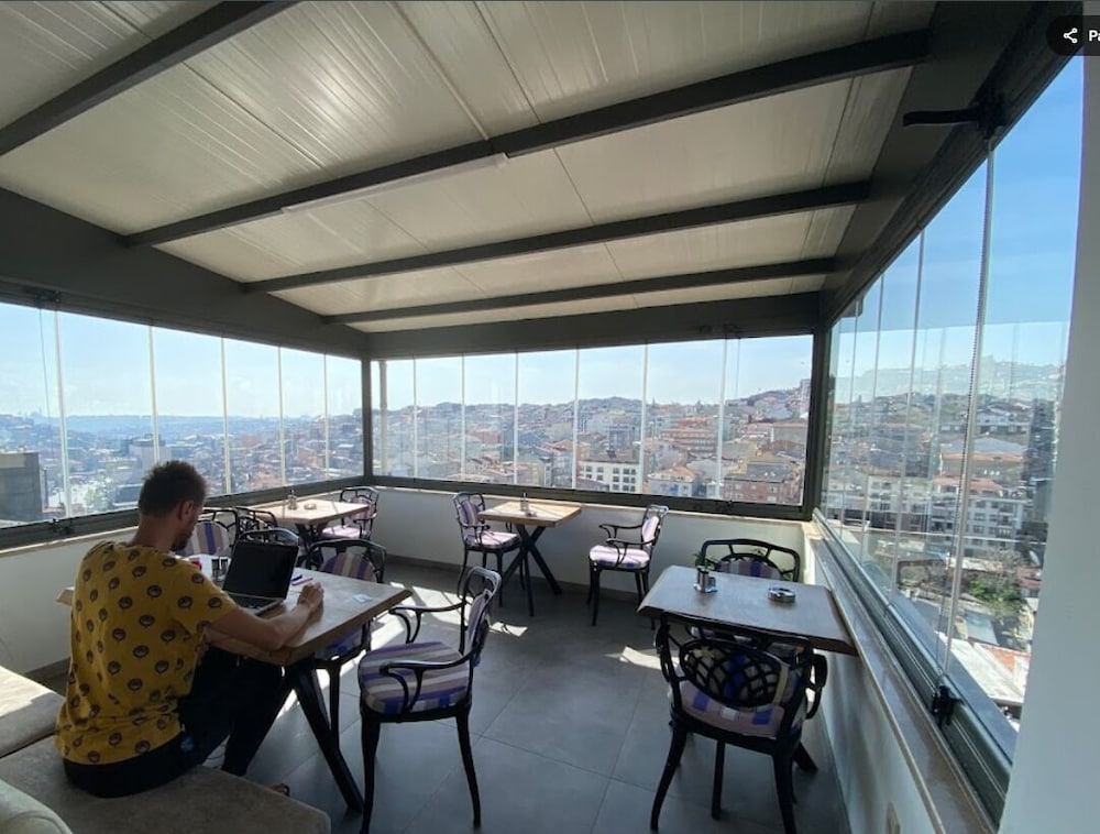 Musk Hotel