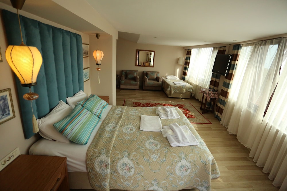 Tashkonak Studio Suites