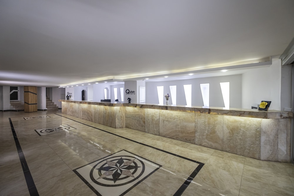 Qinn Hotel