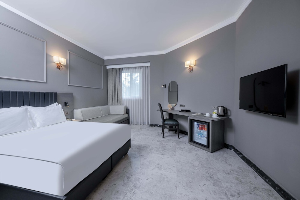 Adora Hotel And Resort(41 Km Away From Antalya)