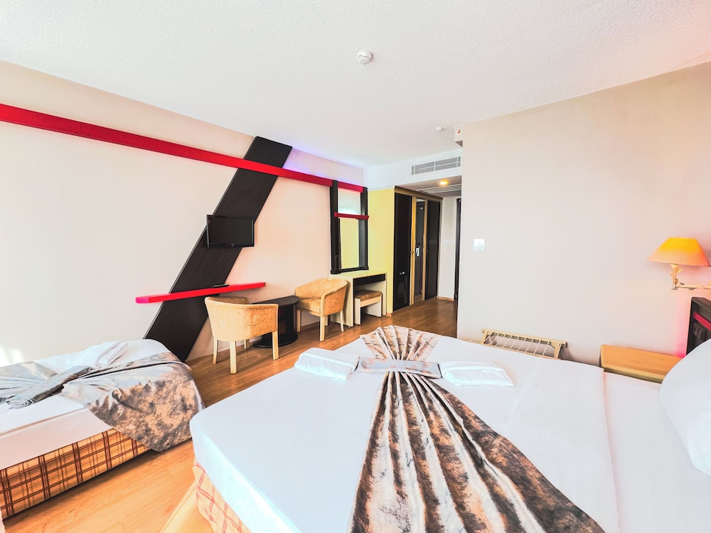 Senza Sunset Beach Hotel