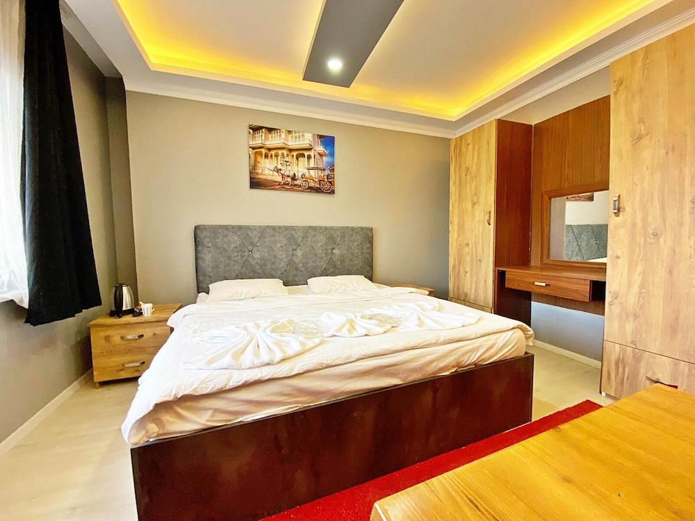 Big Life Hotel(Also Known As Senbol Suit Hotel)(30Km Away From Istanbul)