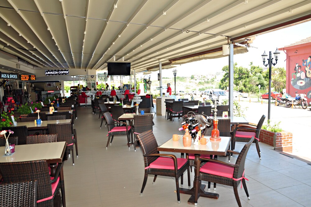 Ceren Family Suit Hotel (formerly Yusuf Apart And Spa)(70 Km Away From Antalya)