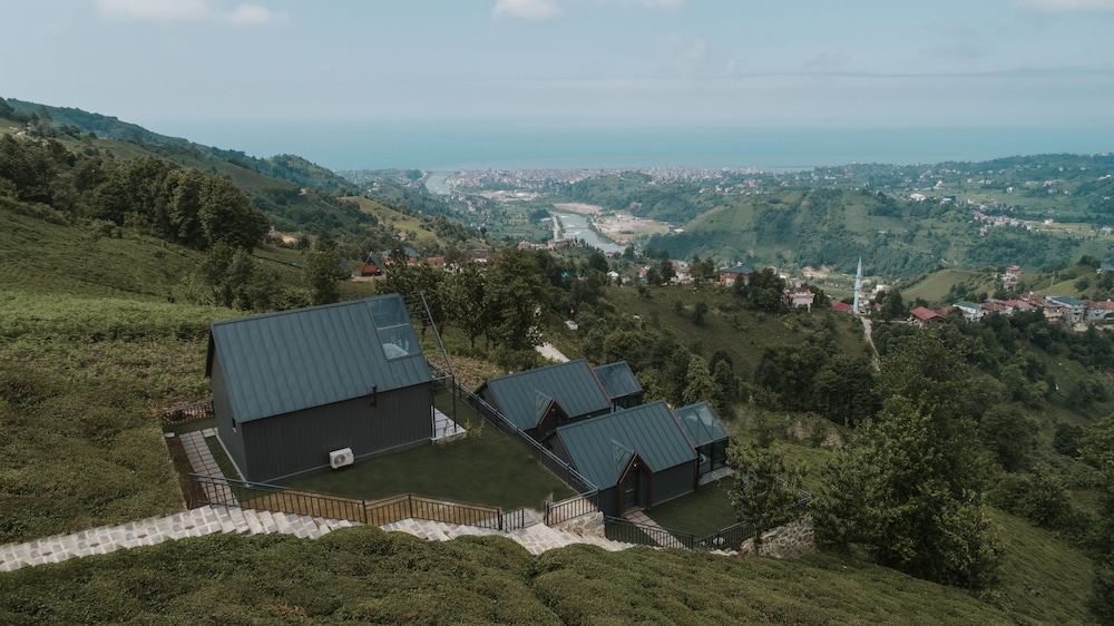 Wood Life Bungalow (limited Hours Front Desk Need To Contact Property In Advance)