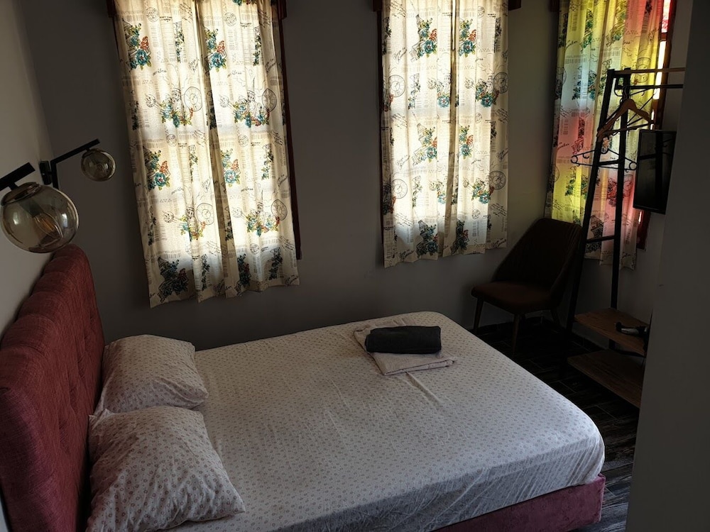 Callisto Pub And Kitchen And Hotel