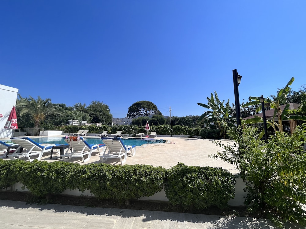 Ege Apartments