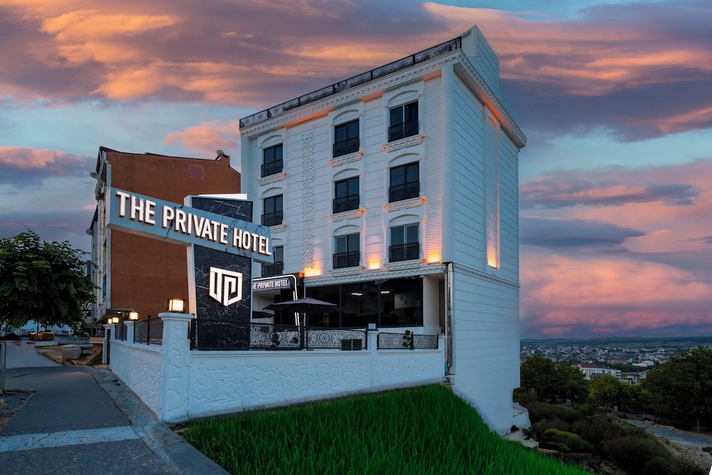 The Private Airport Hotel (51Km Away From Istanbul)
