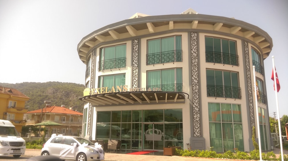 Exelans Hotel And Spa