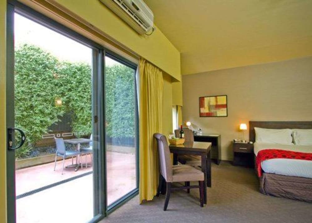 City Views Ballarat(also Known As Comfort Inn And Suites City Views )(limited Hour Front Desk)