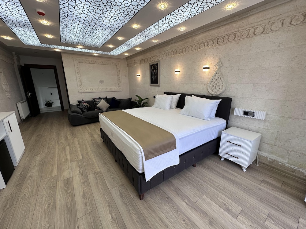 White Life Hotel And Cafe