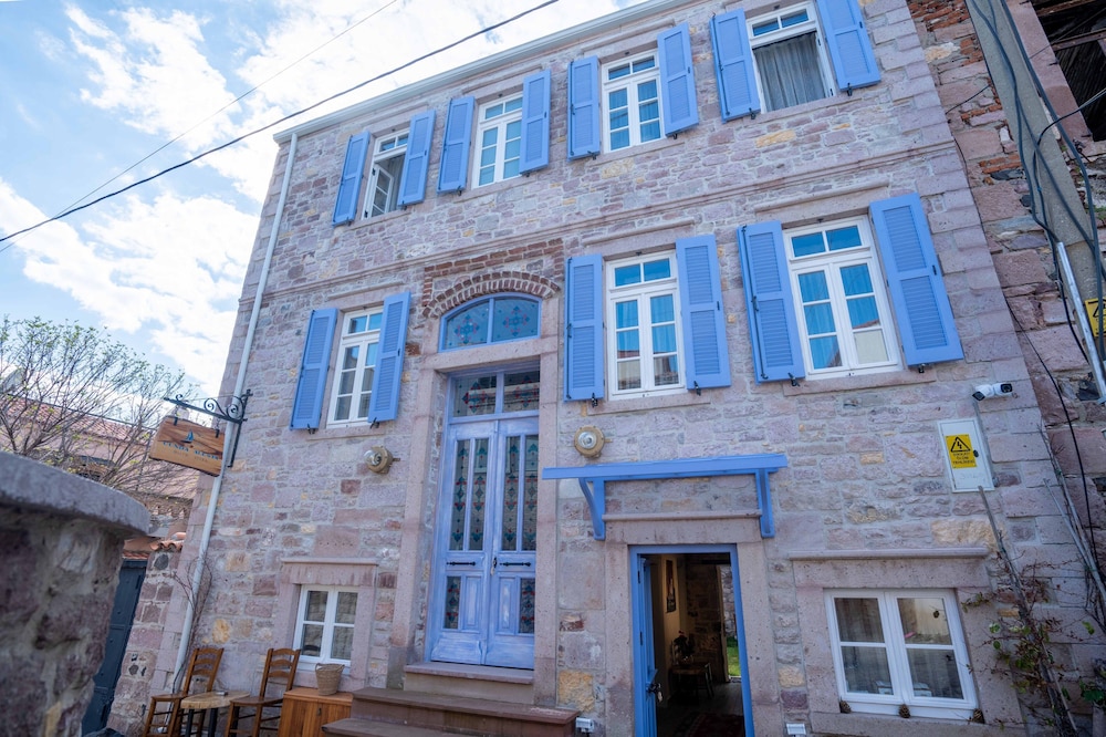 Cunda Alesta Otel(limited Front Desk Contact To Property 7 Days In Advance)