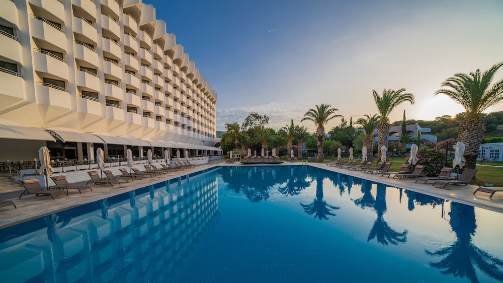 Club Beyy Resort Hotel Ultra All Inclusive (64 Km Away From Izmir)