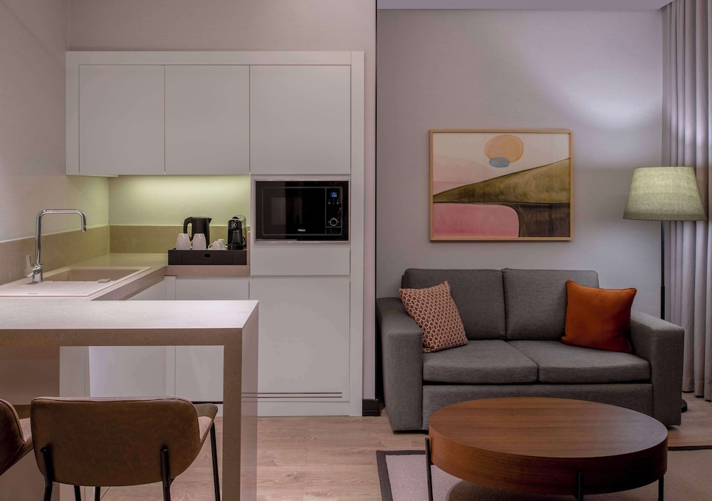 Altunizade Suites Istanbul Curio Collection By Hilton
