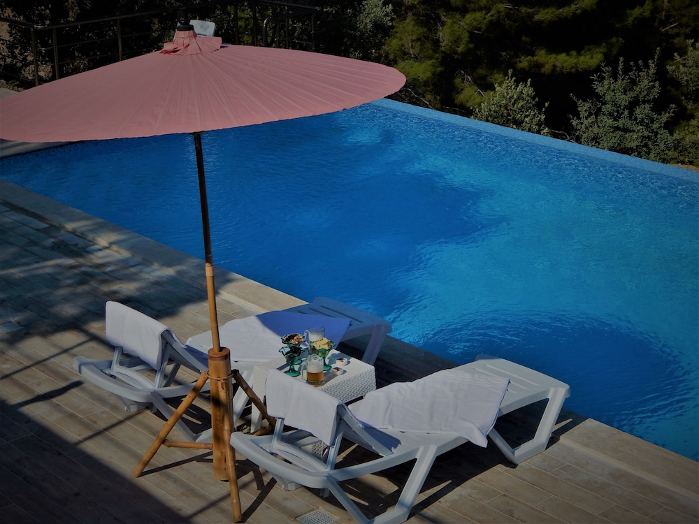 Godence Hotel Restoran (48 Km Away From Izmir)