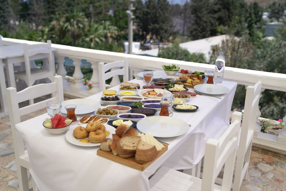 Aspat Hotel Beach Restaurant